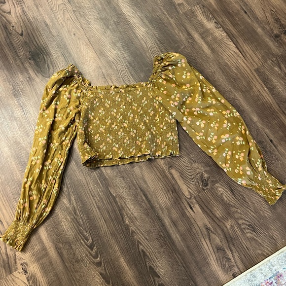 aerie Tops - Aerie green floral smocked ruffle sleeve top